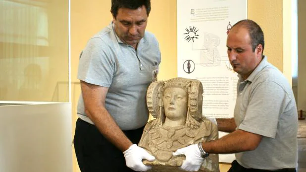 La Dama de Elche fue trasladada en 2006 desde el Museo Arqueológico Nacional en Madrid al Museo Arqueológico y de Historia de Elche, donde permaneció de mayo a noviembre