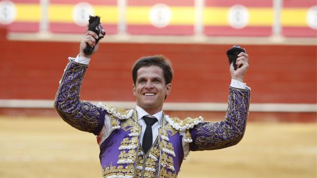 El Juli, ganador del último Capote de Paseo de la Feria de Almería