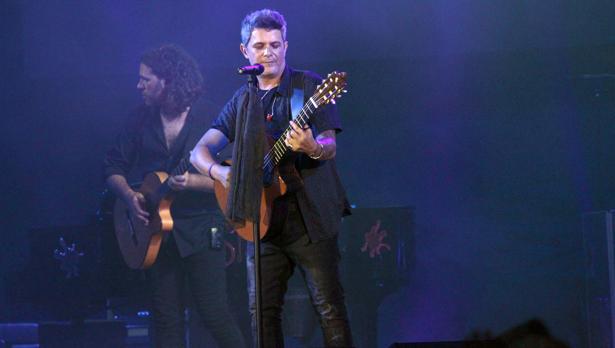 Alejandro Sanz durante un concierto