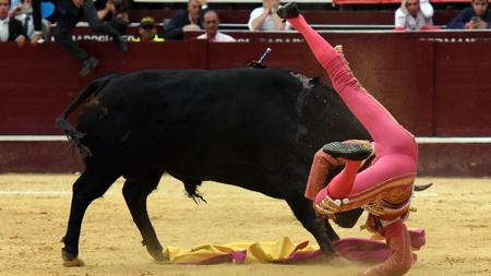 Cogida a Castella en el cuarto toro