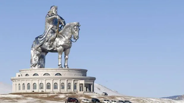 Monumento de Gengis Khan en Mongolia de más de 40 metros de alttura