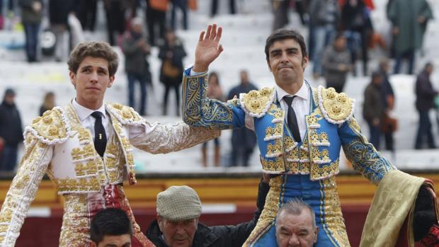 Ginés Marín y Miguel Ángel Perera salen a hombros