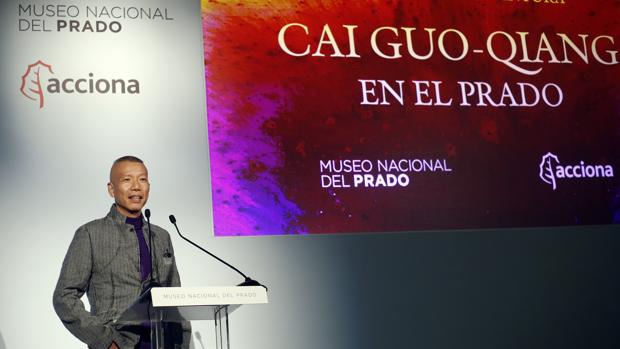 Cai Guo-Qiang, ayer en el Salón de Reinos presentando su proyecto