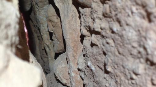 Figuras del lado derecho del friso. Si se confirma que es una Epifanía, serían los otros dos reyes