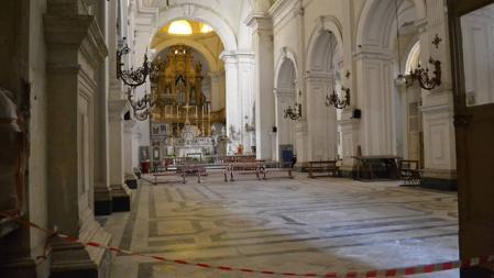 Los desprendimientos han obligado a cerrar la iglesia