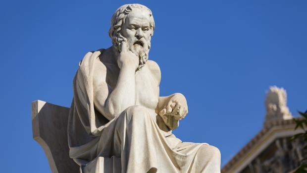 Estatua de Sócrates en Atenas