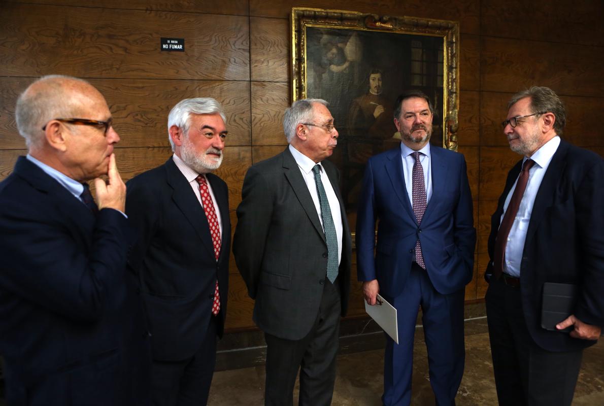 De izquierda a derecha, Eduardo Riestra, Darío Villanueva, Cela Conde, Bieito Rubido y Juan Luis Cebrián