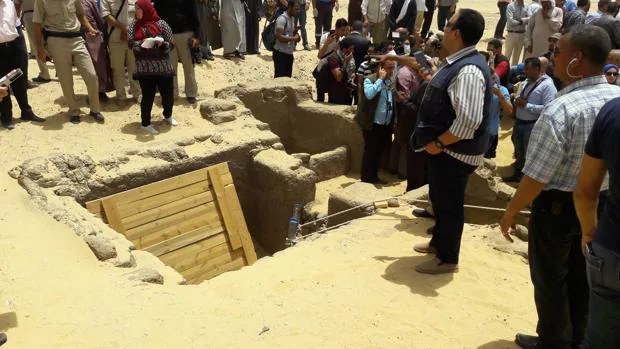 Un equipo de arqueólogos egipcios han descubierto más de una docena de momias en El-Gebel