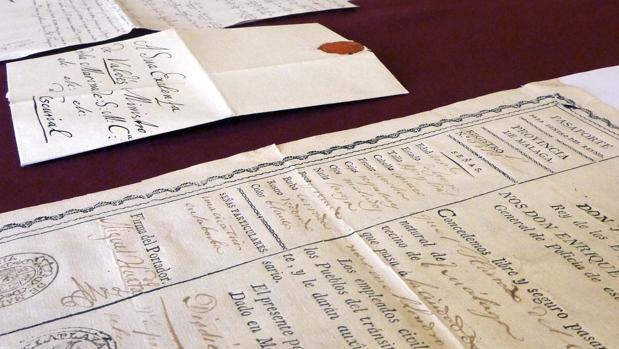 Varios de los documentos que alberga el archivo general de la Marina Álvaro de Bazán