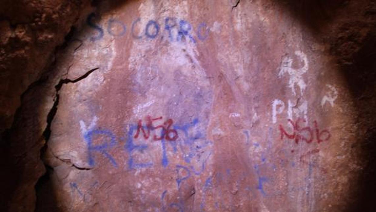 Causan daños irreparables en las pinturas rupestres de la Cueva de la Victoria (Málaga) mientras hacían botellón