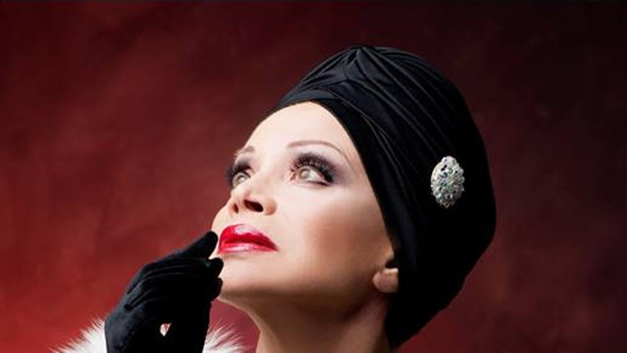 Paloma San Basilio, caracterizada como Norma Desmond