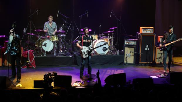 Un momento del concierto de Eagles of Death Metal en el Olympia de París