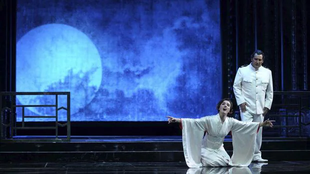 Una escena de la ópera «Madama Butterfly», estrenada en el Teatro Real