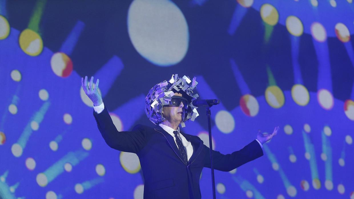 Neil Tennant, durante de Pet Shop Boys, durante su actuación en el Cruïlla