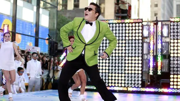 Psy interpretando el baile de «Gangnam Style»