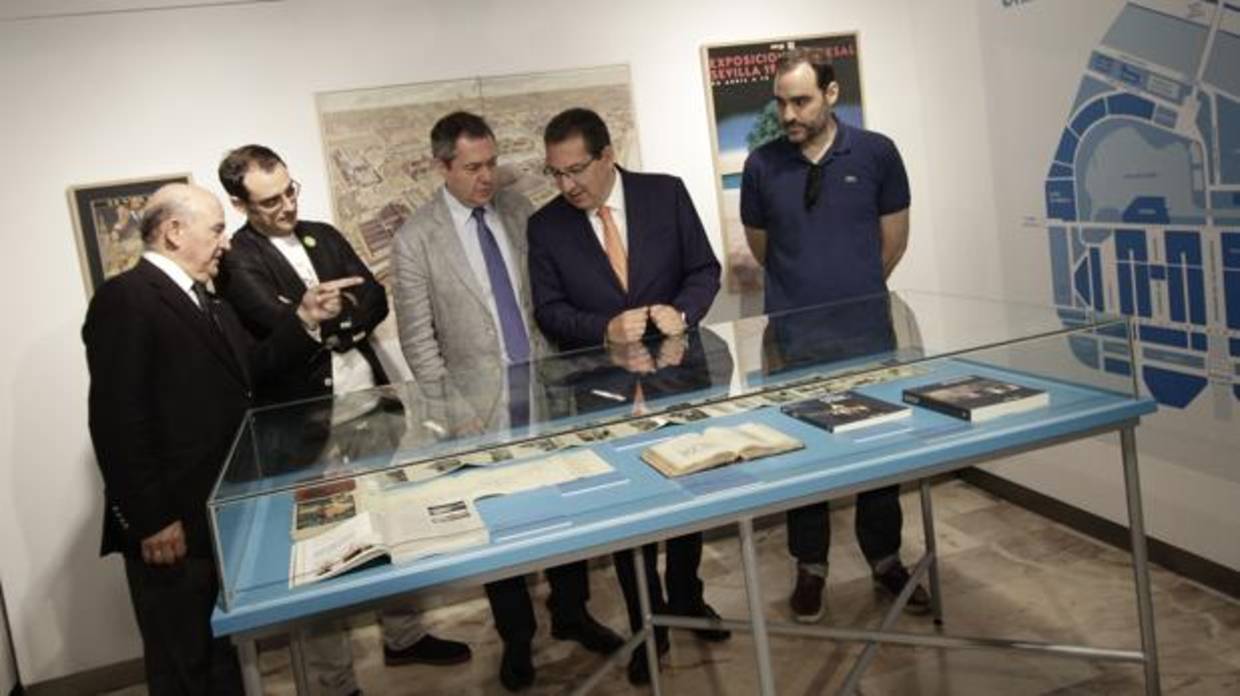 Julio Cuesta, Rafael Jurado, Juan Espadas, Antonio Pulido y Óscar Fernández, ayer en la inauguración