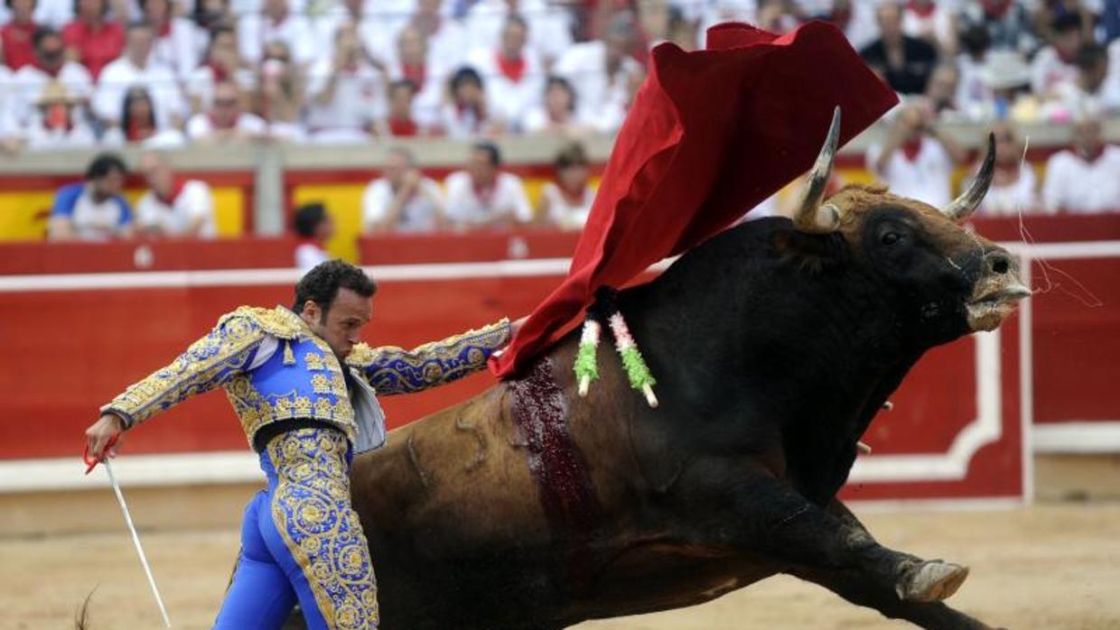 Antonio Ferrera, en un torero trincherazo