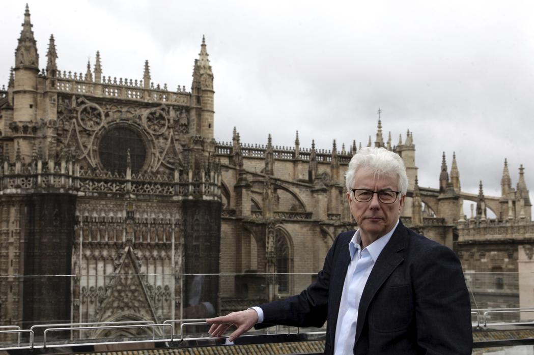 Ken Follet, fotografiado en Sevilla cuando anunció la publicación de «Una columna de fuego»