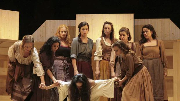 La Joven Compañía de Teatro Clásico durante la puesta en escena de la obra "Fuente Ovejuna", de Lope de Vega