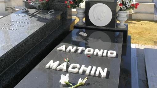Tumba de Antonio Machín en el cementerio de San Fernando