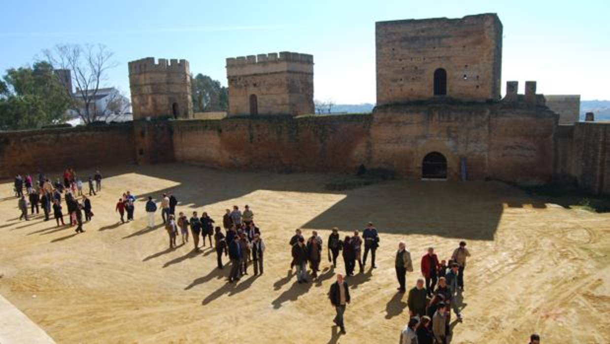 Este largo poema funerario ofrece detalles muy concretos de la toma del castillo de Alcalá de Guadaíra