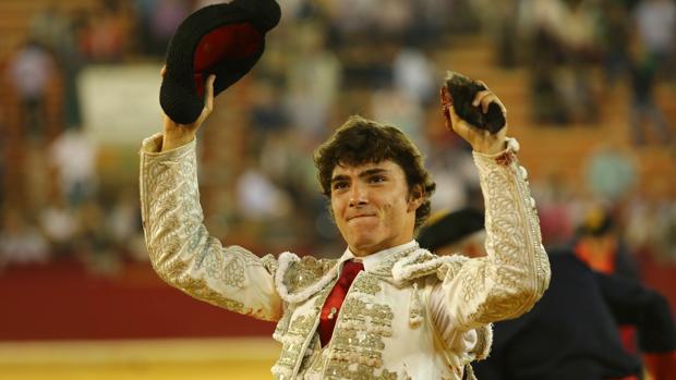 El novillero Jorge Isiegas sufre dos cornadas en Azuqueca de Henares