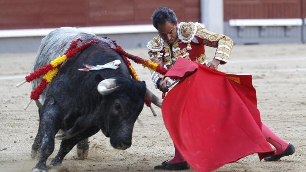 Luis Bolívar da la vuelta al ruedo con un notable «Matajacos» en Las Ventas