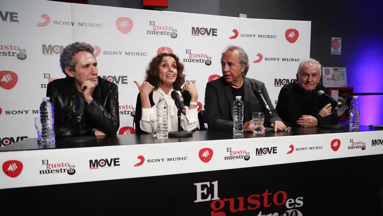 Miguel Ríos, Ana Belén, Joan Manuel Serrat y Victor Manuel (de izda a dcha) en Buenos Aires