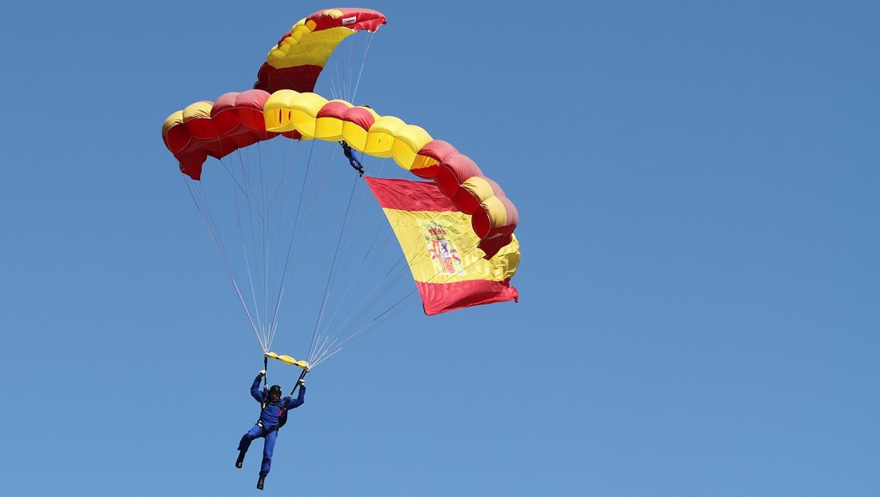 Los paracaidistas del Ejército del Aire participaron en la parada