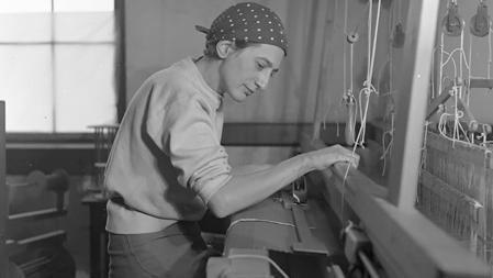 Anni Albers en su estudio del Black Mountain College, 1937