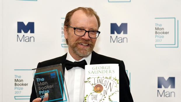 George Saunders gana el Man Booker con un relato del duelo de Lincoln por la muerte de su hijo