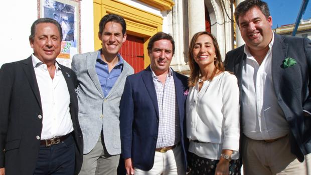 José María Garzón, en el centro, será el nuevo apoderado de Joaquín Galdós