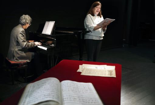 Francesc Cortés y Maria Teresa Garrigosa interpretan la partitura de Casagemas