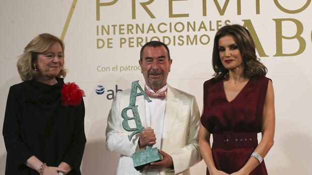 José Luis Garci: «Para mí el Cavia es el premio Pulitzer del periodismo, de la literatura en lengua española»