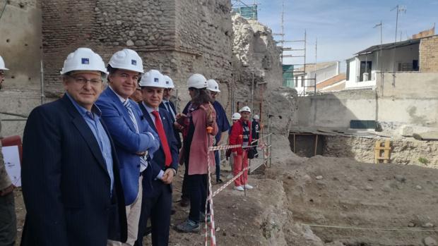 Hallan tramos desconocidos de muralla ibero-romana durante una restauración en el Albaicín