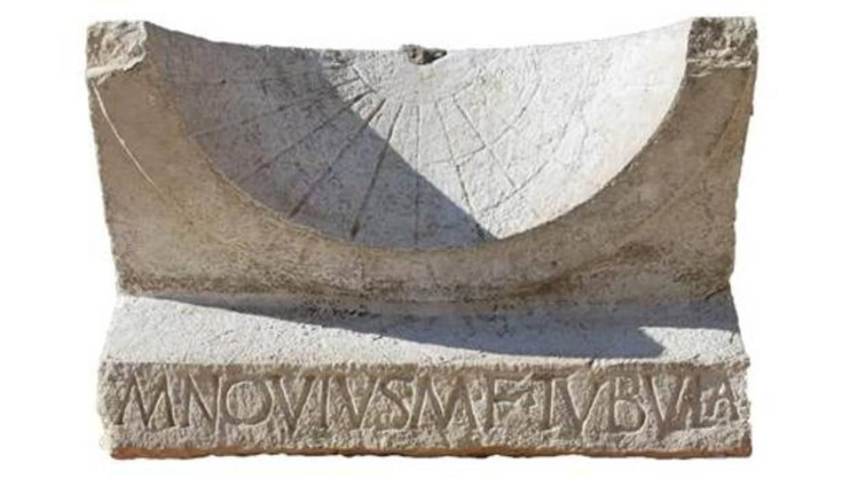 Encuentran intacto un reloj solar de más de 2.000 años de antigüedad