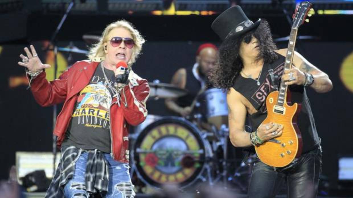 Los integrantes del grupo estadounidense Guns N´Roses, Axl Rose (i) y Slash, durante su pasada actuación en Madrid