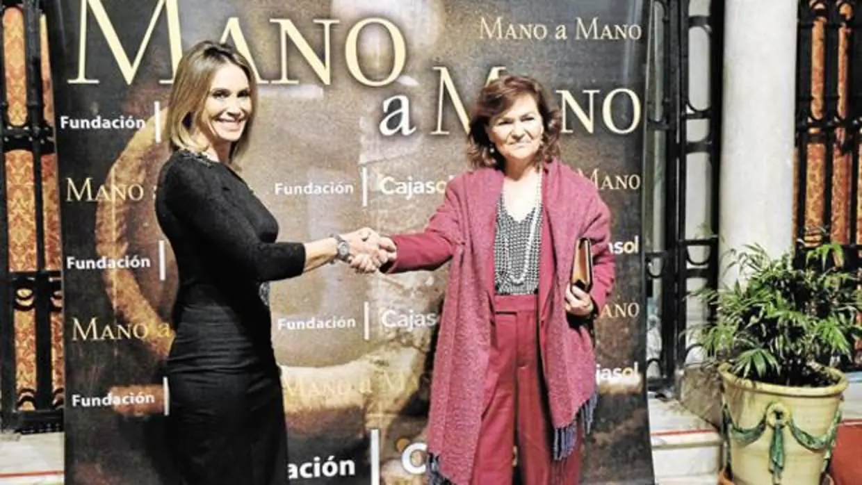 Cristina Sánchez y Carmen Calvo este martes por la tarde en la Fundación Cajasol