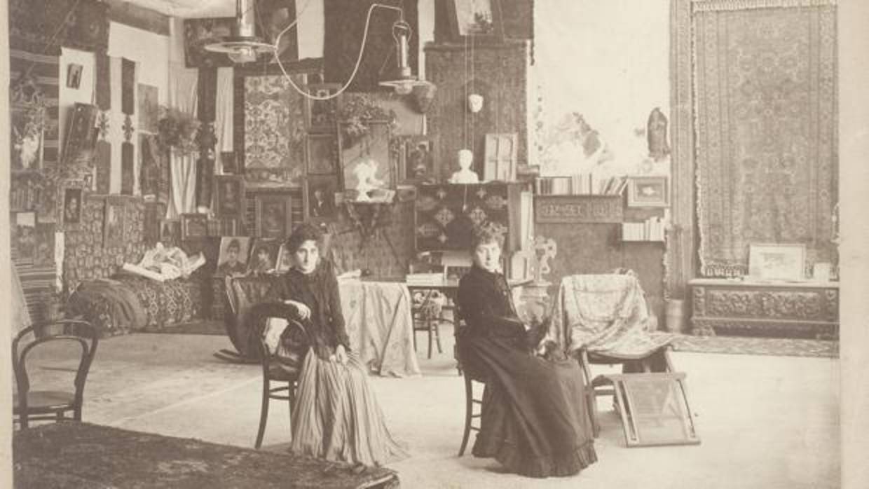 Interior del Palacio Martinengo de Venecia, con Cecilia de Madrazo y su hija María Luisa