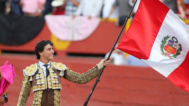 Roca Rey gana su tercer Escapulario de Oro en Lima