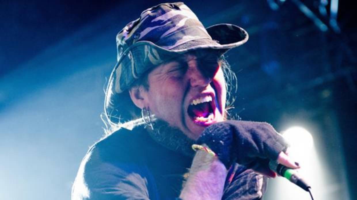 El cantante estadounidense Warrel Dane, en plena actuación