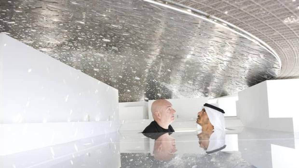 Jean Nouvel, junto al Sultán Sheikh, cuando el Museo del Louvre en Abu Dhabi aún no era más que una maqueta