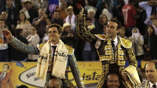 Enrique Ponce indulta el toro número 50 de su carrera y gana la Catedral de Manizales