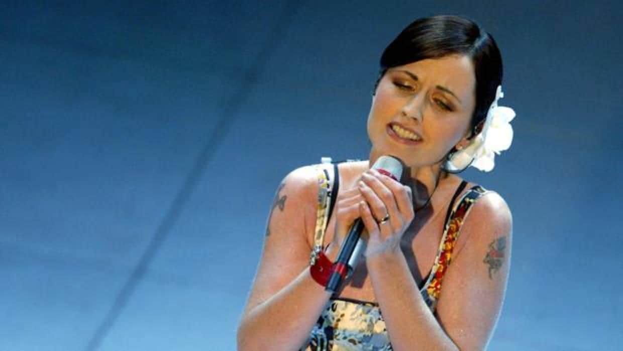 Dolores O'Riordan , en un concierto en 2004