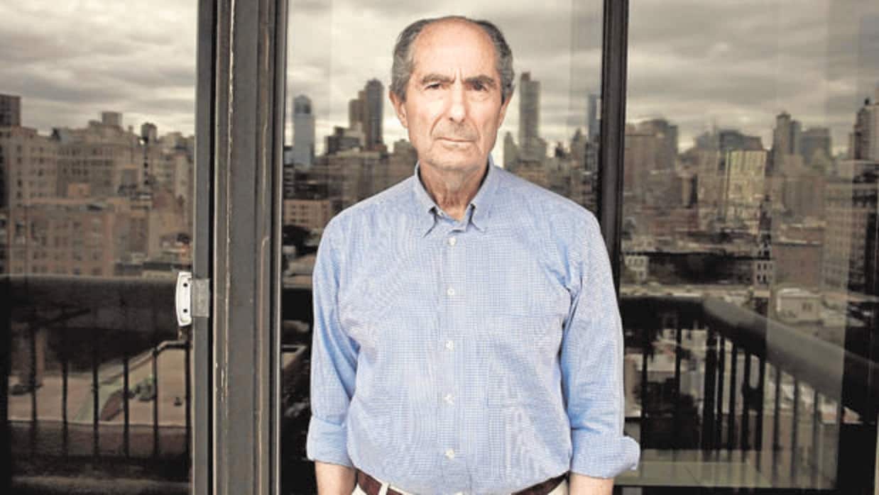 El escritor estadounidense Philip Roth, fotografiado en su apartamento de Manhattan