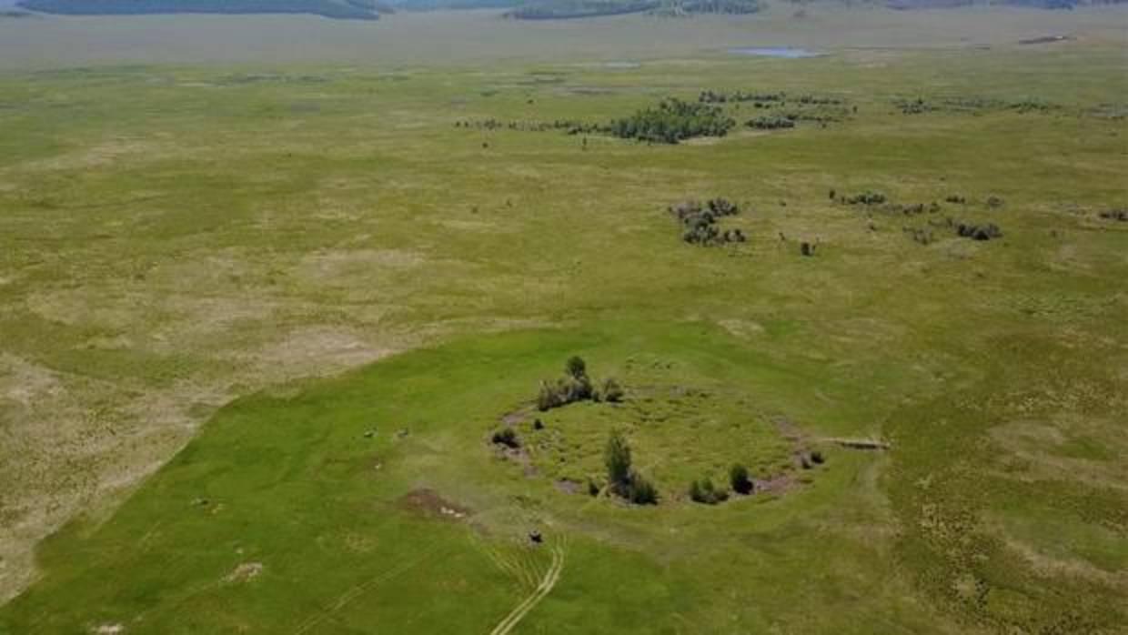 Los primeros datos indican de que se trata de la tumba escita más grande y antigua del sur de Siberia. El hallazgo ha sido bautizado como El túmulo de Arzan