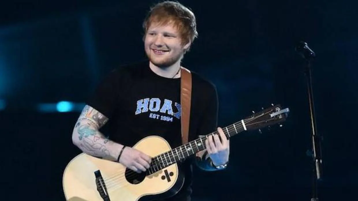 Ed Sheeran durante su actuación en los Brit Awards 2017
