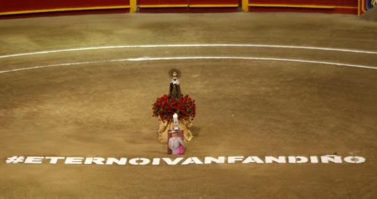 Homenaje a Fandiño en el ruedo de Medellín