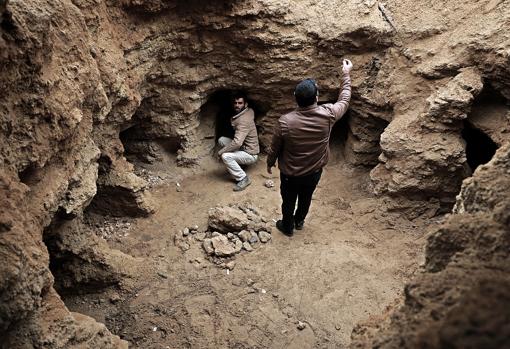 Las grandes lluvias caídas en Gaza desentierran una tumba del Imperio Romano en un patio