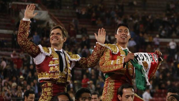 El Juli y Sergio Flores salvan la tarde en México con los toros de regalo